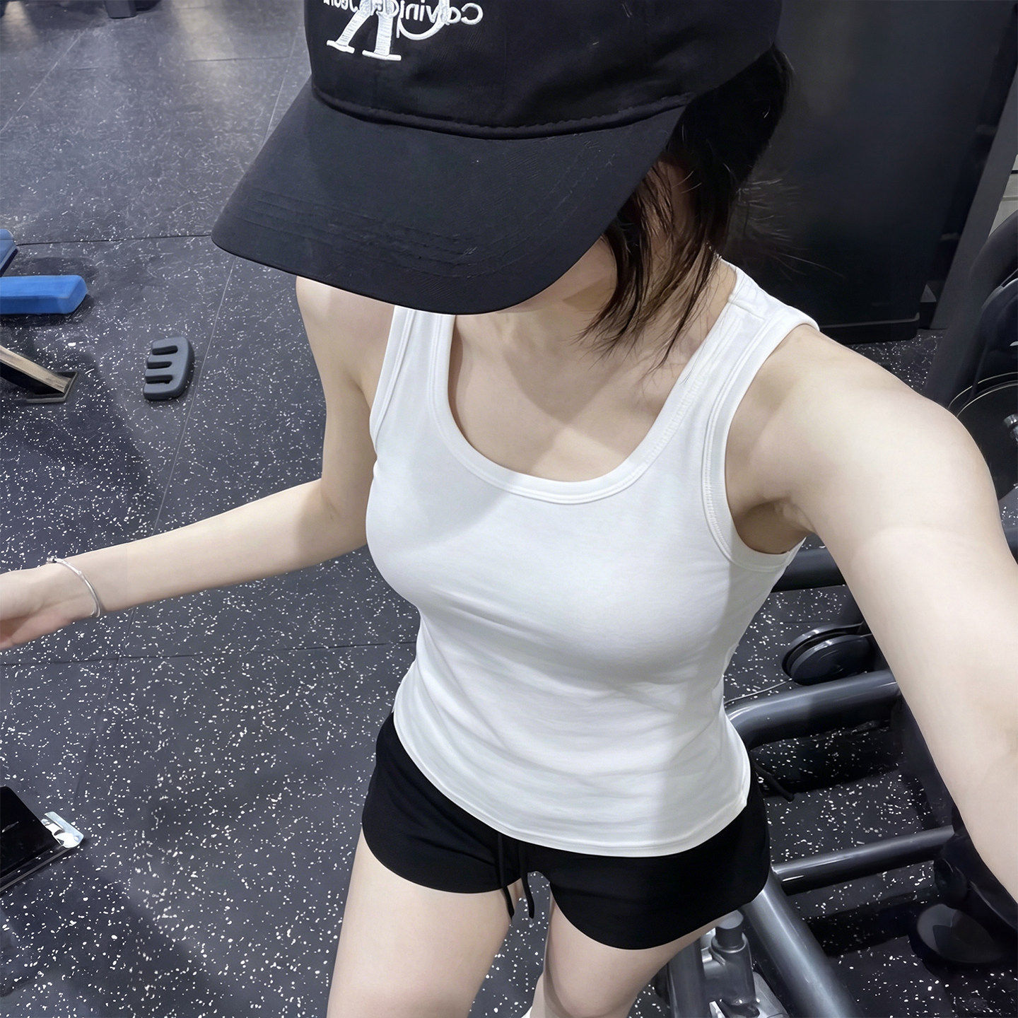 白色吊带背心女无胸垫内搭夏季外穿美背工字打底运动无袖挂脖上衣