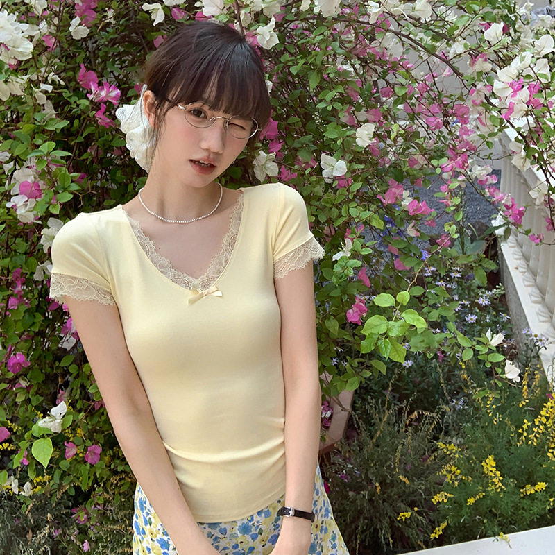 2026新款蕾丝拼接短袖T恤女甜美风春季设计感小众紧身短款上衣t恤
