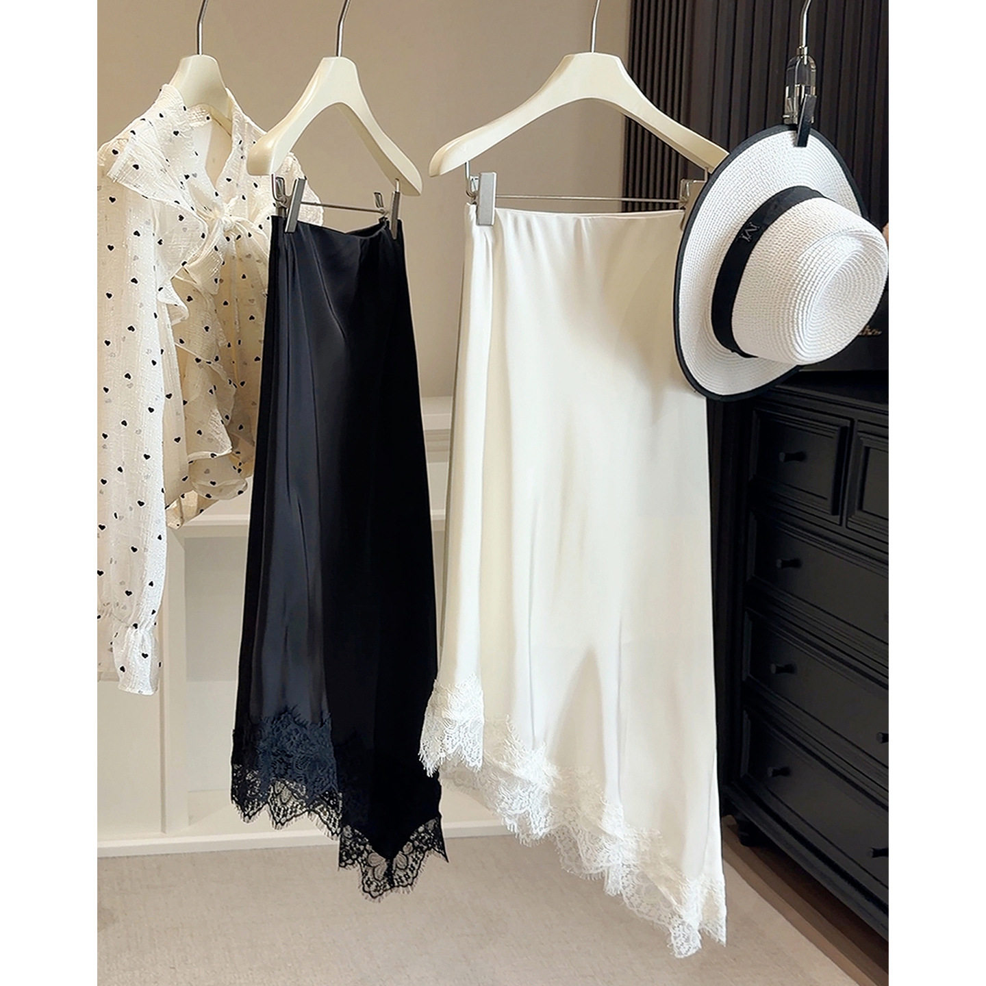 蕾丝拼接不规则半身裙女春夏2026新款醋酸丝缎质感气质显瘦包臀裙