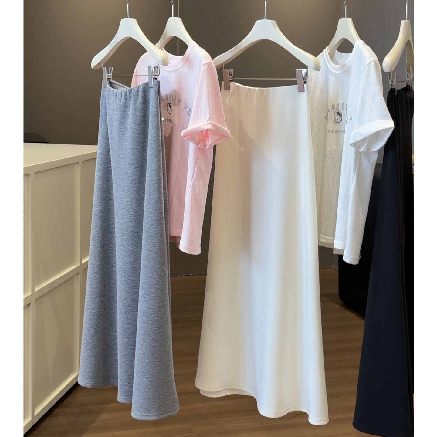 灰色高腰半身裙女夏季2026新款时尚简约纯色休闲垂感显瘦a字裙子