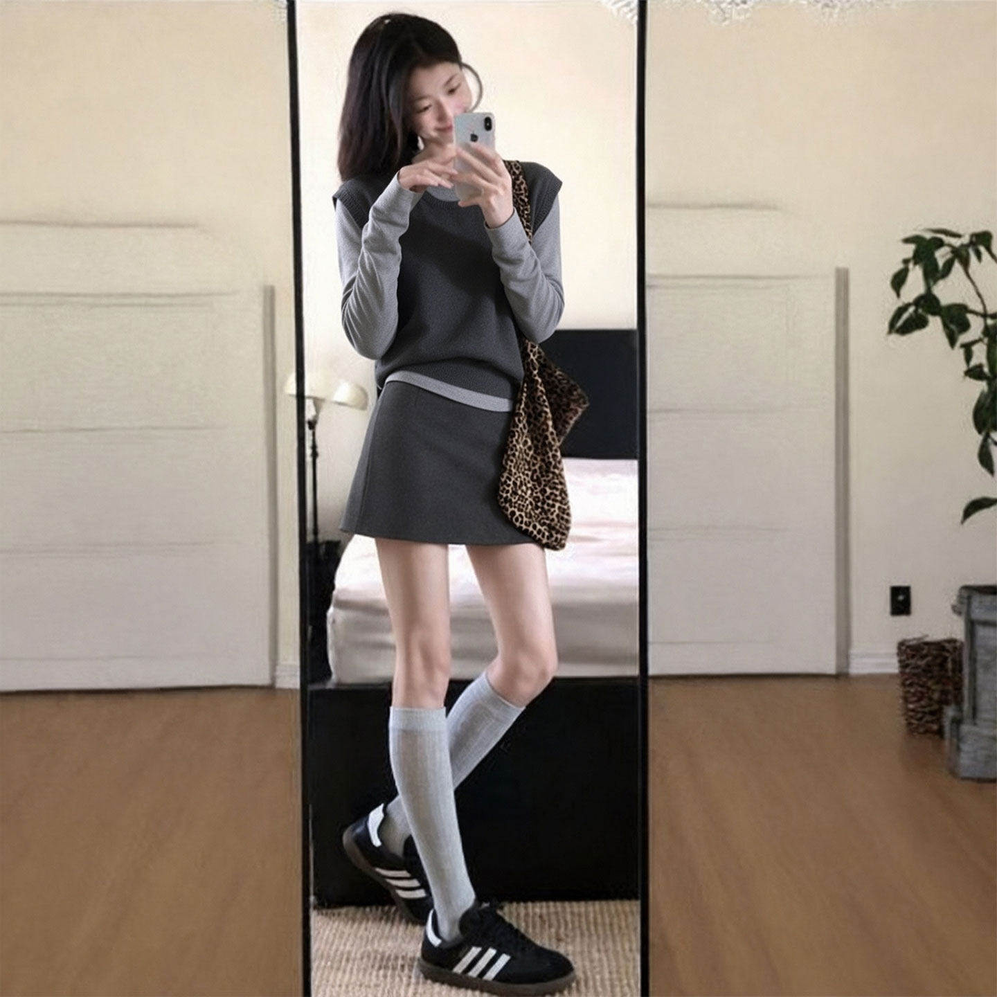 包臀裙女秋冬半裙2026新款高腰显瘦辣妹短裙西装a字裙灰色半身裙