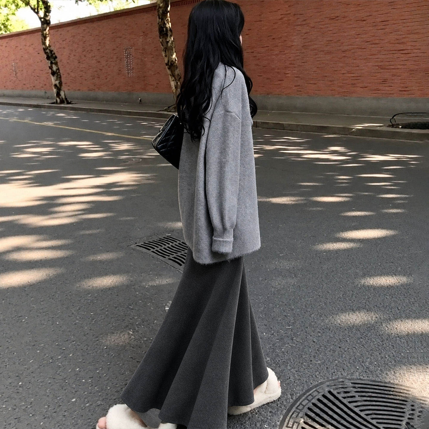 半身裙2026新款秋冬加绒灰色高腰垂感a字长裙女士针织包臀鱼尾裙