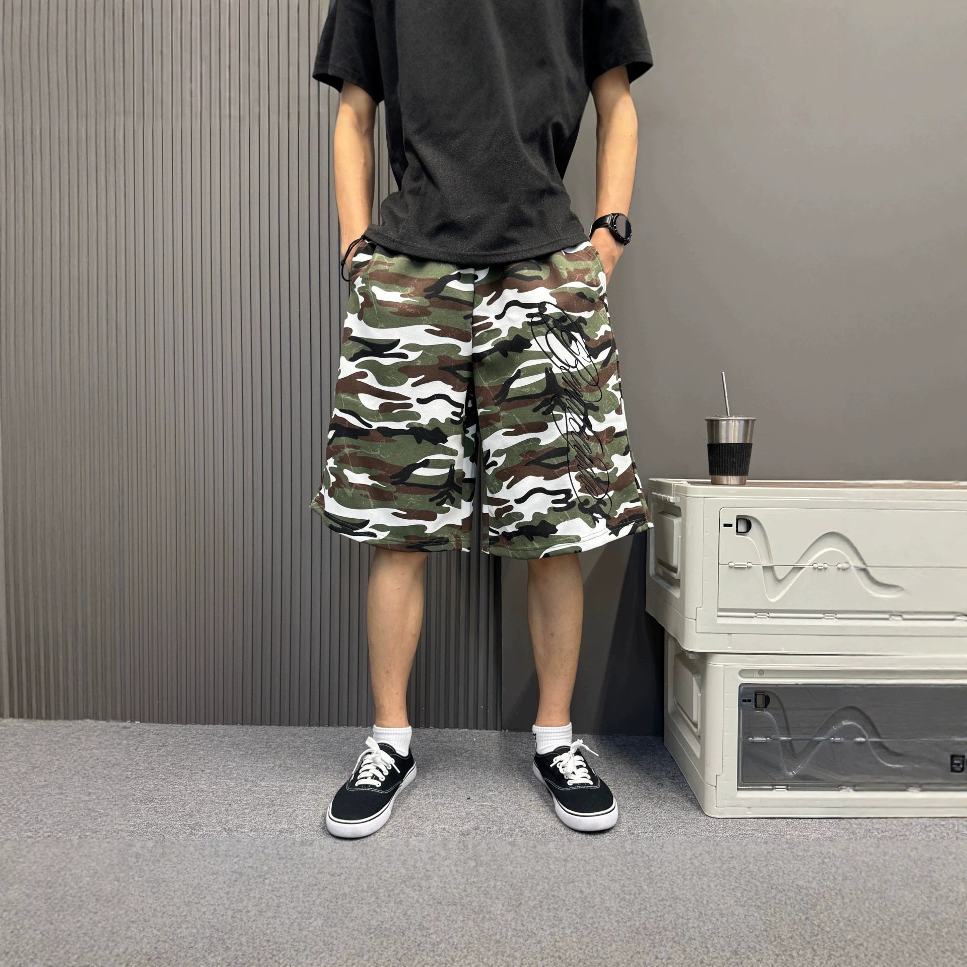 男生迷彩五分裤美式复古花体印花宽松直筒卫裤百搭休闲运动短裤潮
