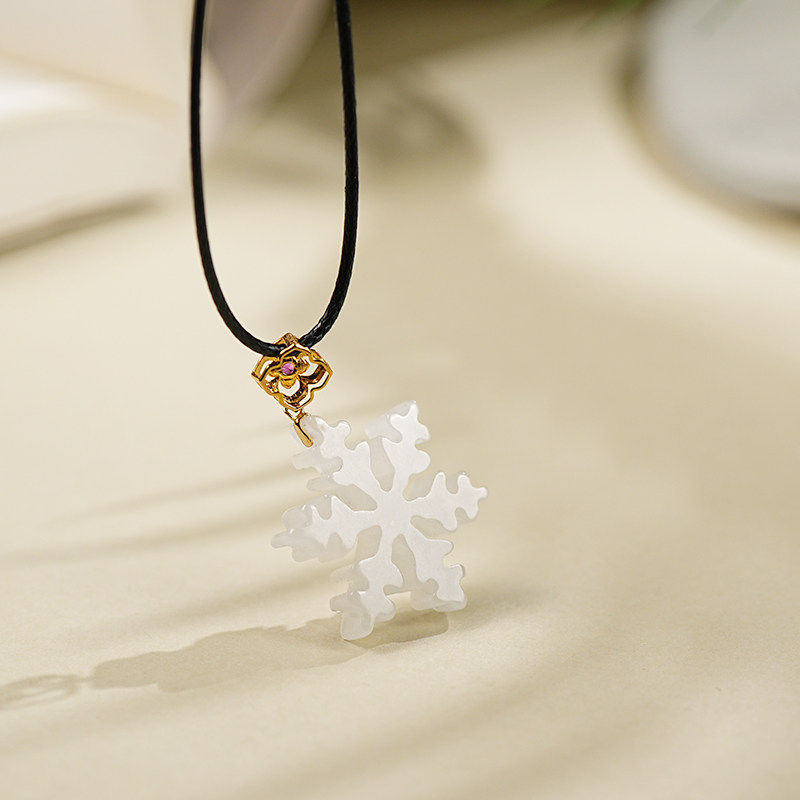 鑫浩矿业和田玉天然岫玉雪花吊坠女项链可调节挂绳配饰送礼带证书