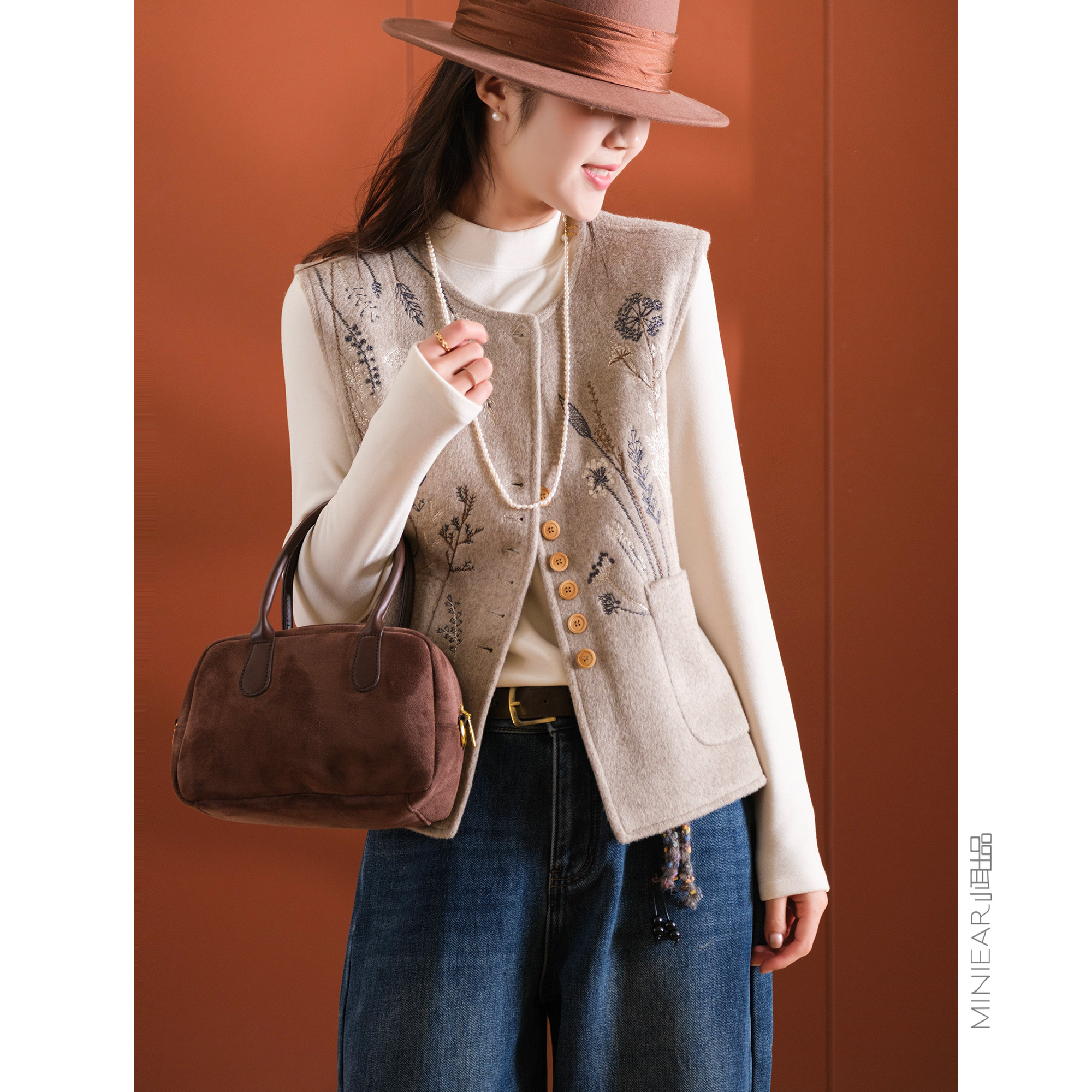 保暖花灰刺绣单排多扣圆领马甲