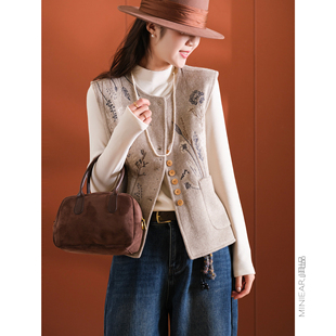 加厚毛呢 精緻萬针刺绣 单排扣圆领马甲女 调性重工款 小耳出品