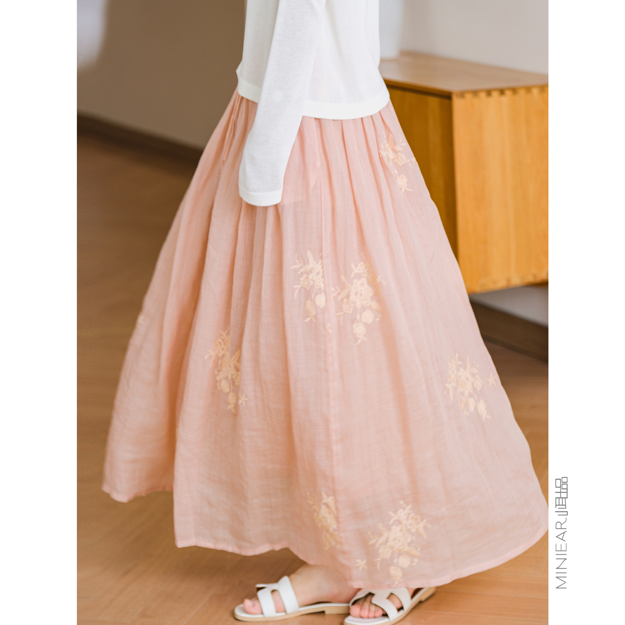 百搭宽松精致刺绣大摆A字半身裙