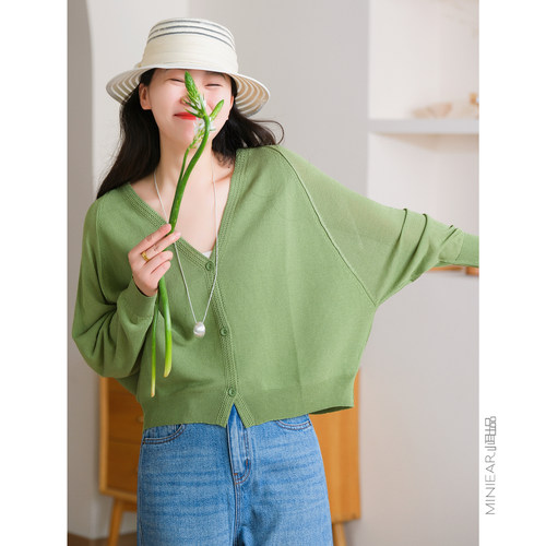 宽松显瘦V领蝙蝠袖针织开衫