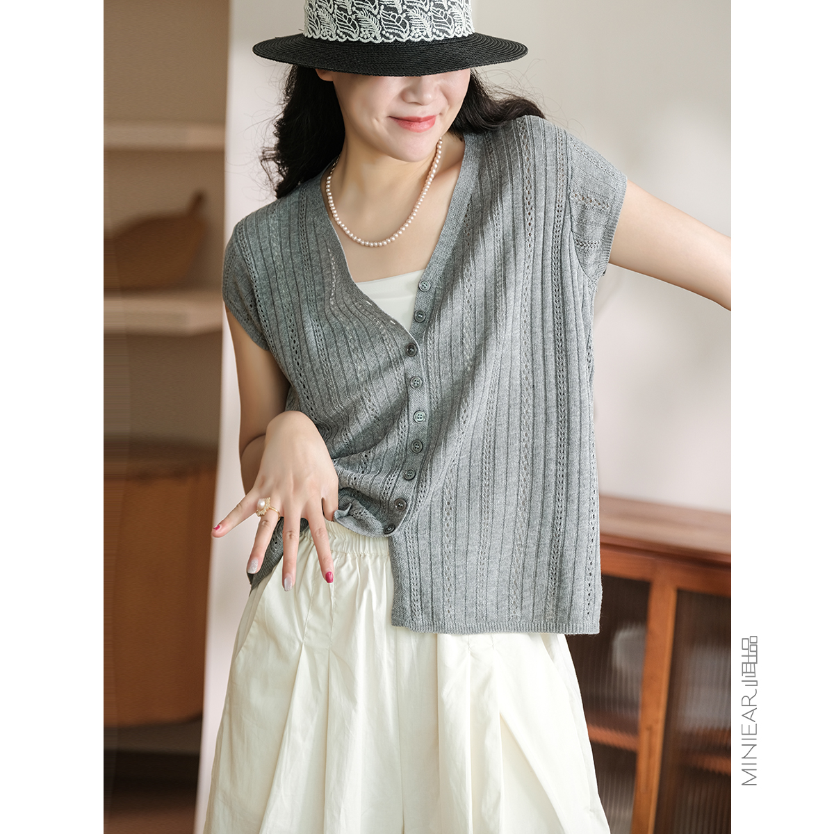 小耳出品V领短袖针织开衫