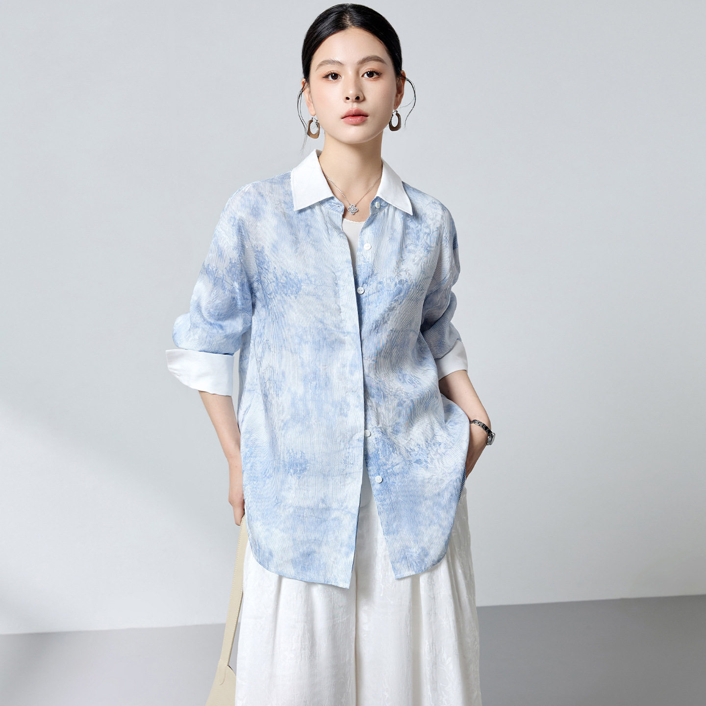 杭州真丝丝麻混纺2026春夏通勤翻领提花撞色款开叉宽松上衣衬衫女