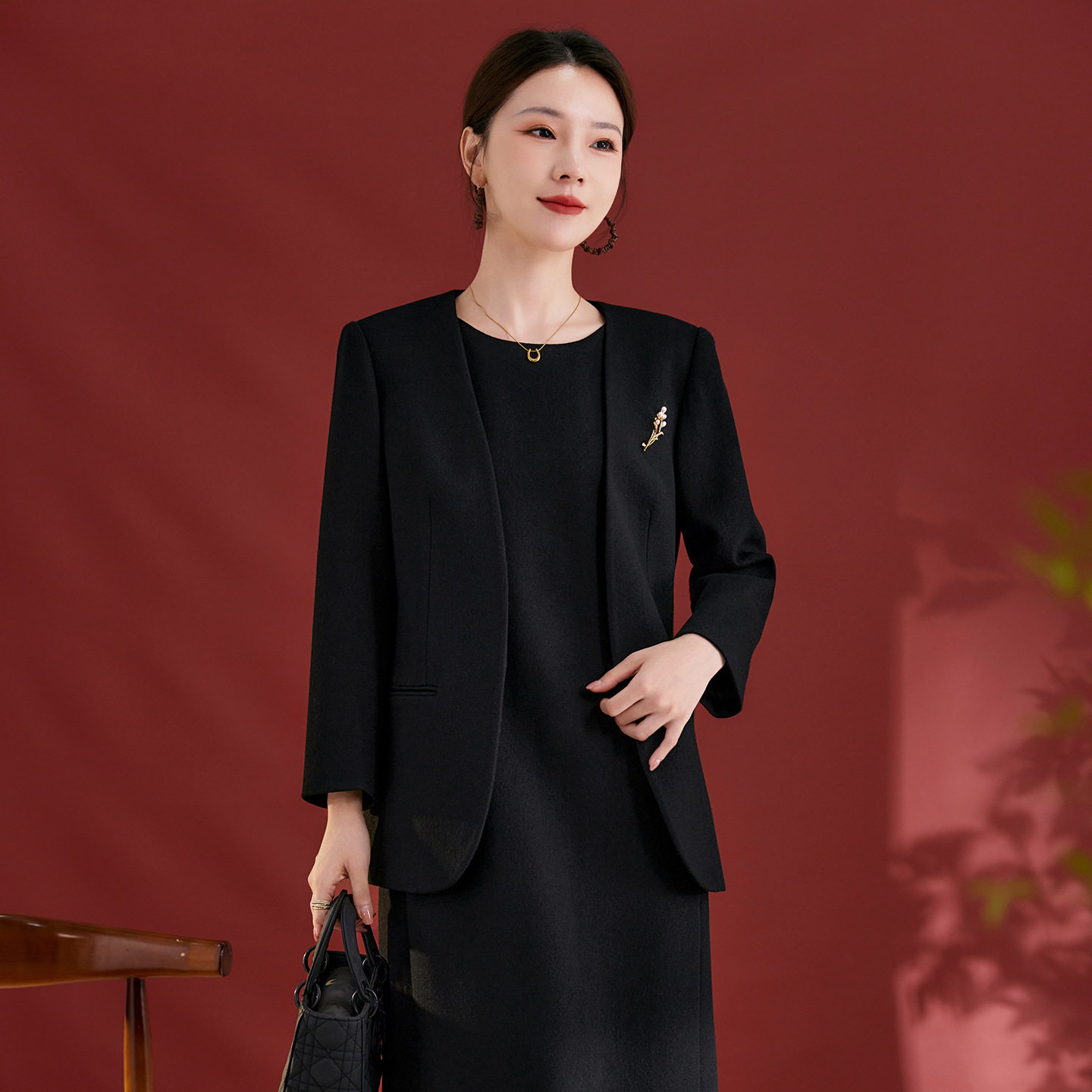 杭州原创100羊毛气质西装外套女珍珠胸针设计感春夏新款时尚百搭