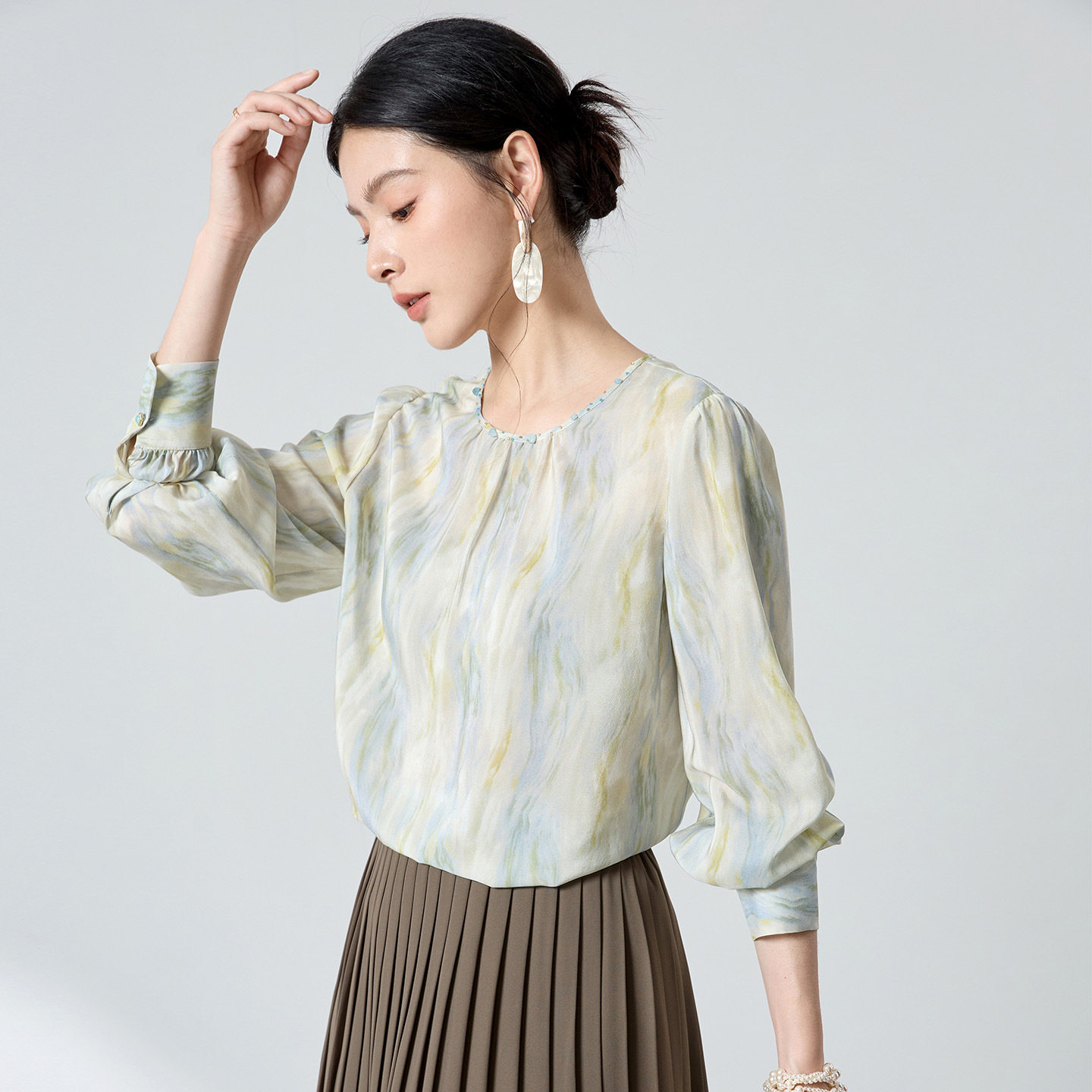 原创真丝茶歇温柔风衬衣女2026春显瘦超仙气质上衣高奢气质感衬衫