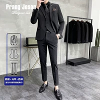 Двухмерованные темно-серые (костюм + жилет + брюки, черная рубашка и галстук с галстуком