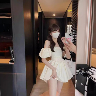 纯欲两穿法式泡泡袖连衣裙收腰一字露肩收腰蓬蓬短裙小个度假裙夏