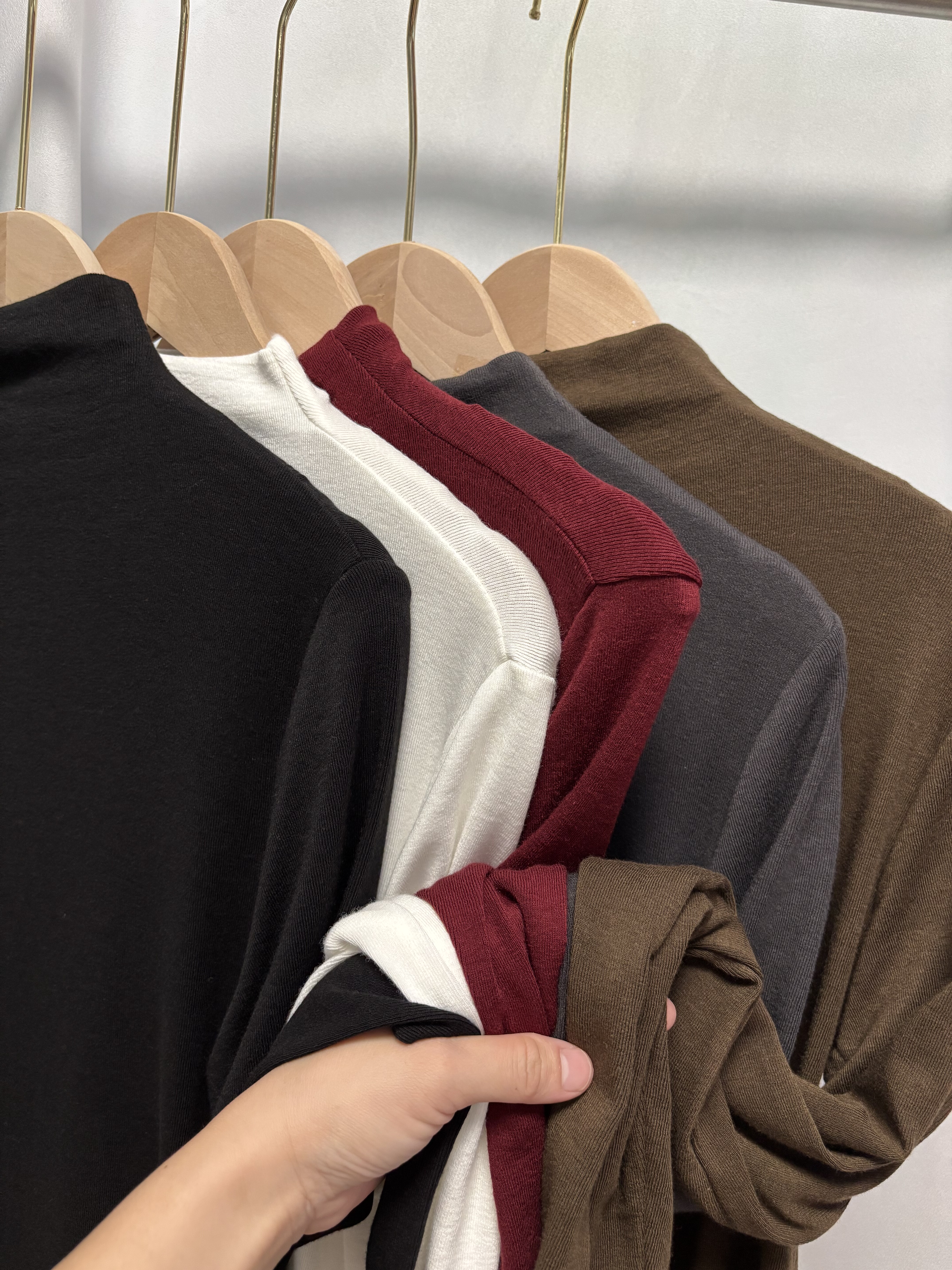 半高领黑色软糯长袖打底衫女2025秋冬新款洋气内搭显瘦羊绒上衣潮