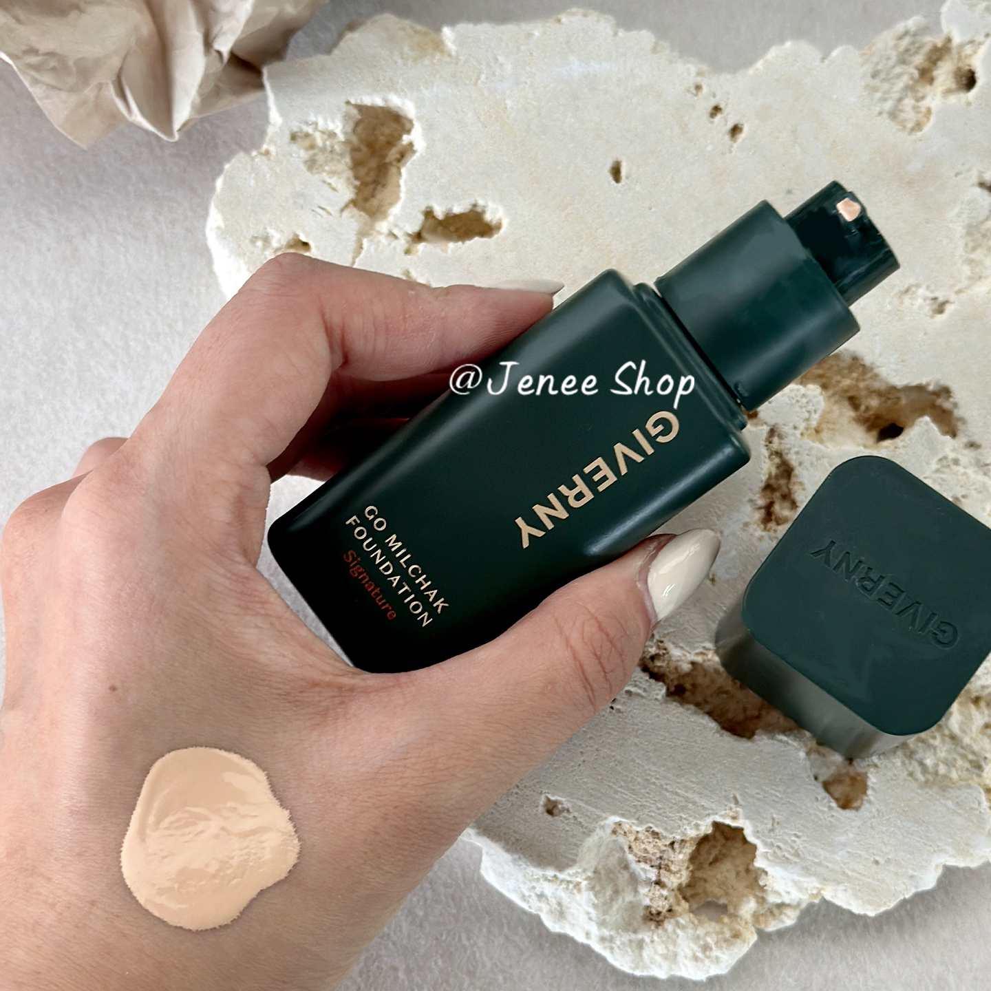 GIVERNY姿泊兰伊粉底液