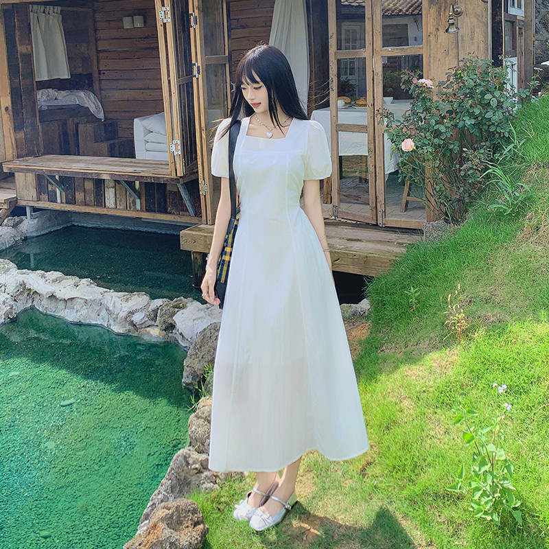温柔风气质法式泡泡袖连衣裙女2025夏季收腰短袖甜美方领a字长裙