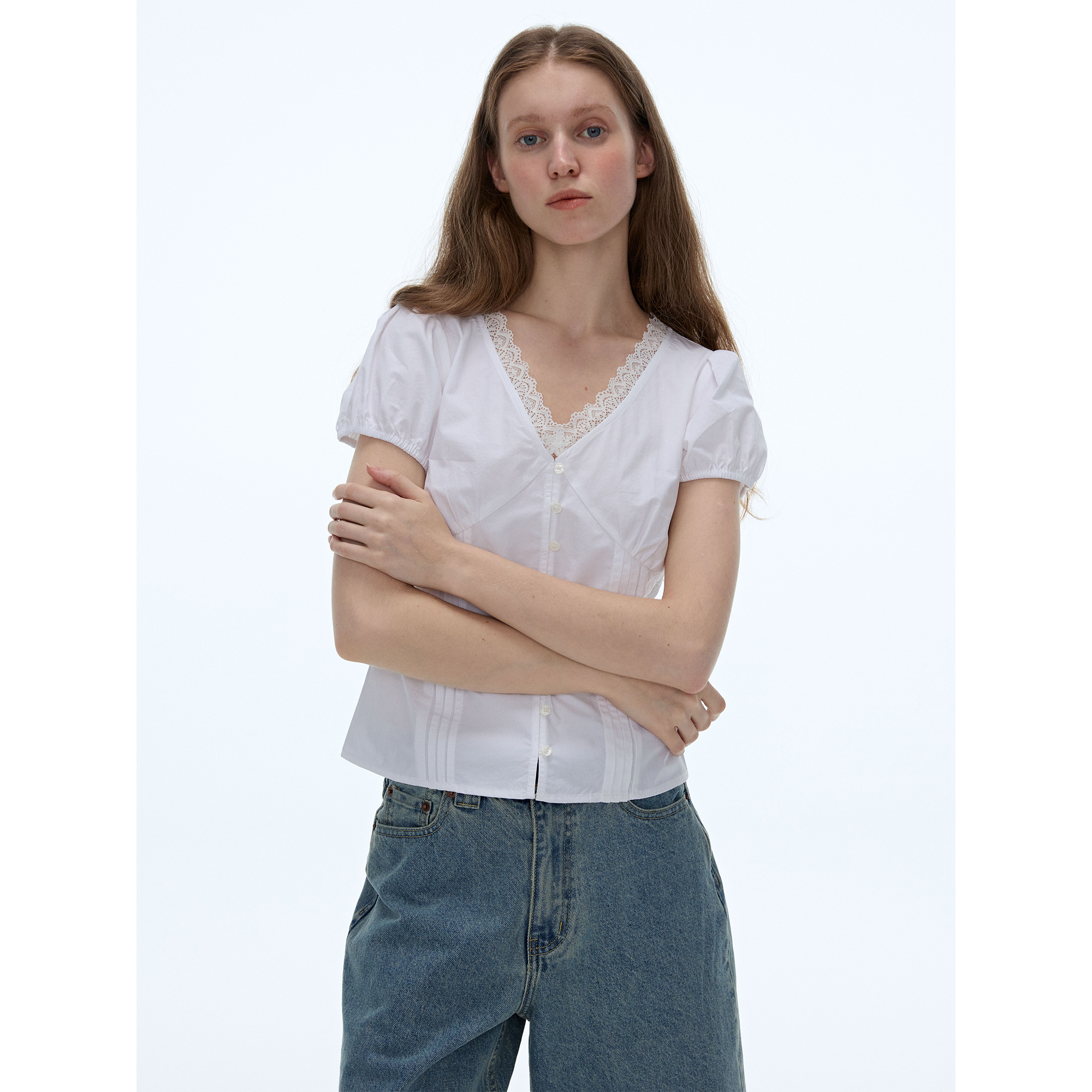 LINHOUSE法式复古白色蕾丝V领短袖衬衫夏通勤气质百搭压褶上衣女