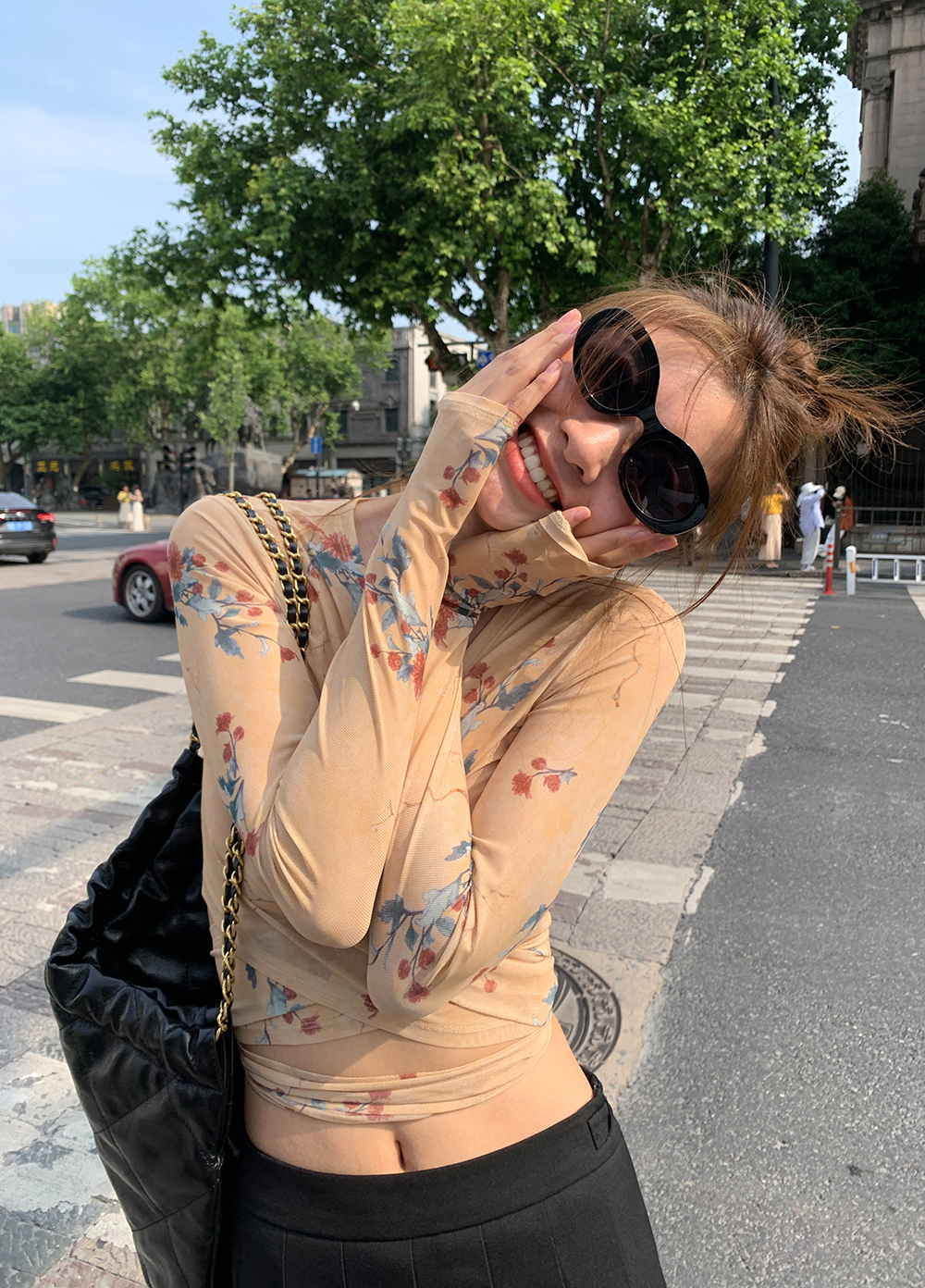 洛边修身百搭长袖碎花上衣