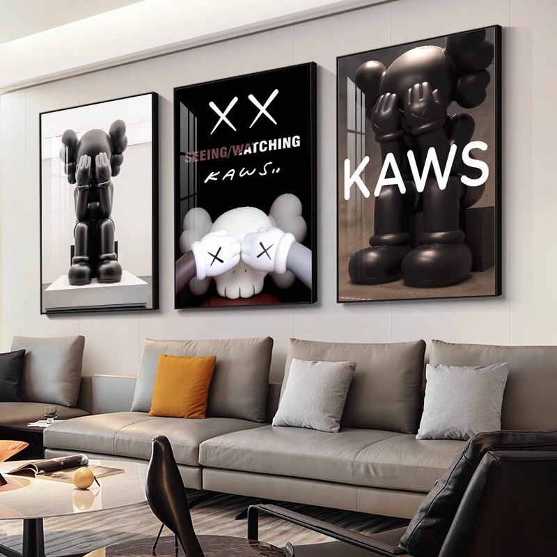 KAWS潮牌客厅装饰画抽象公仔沙发背景墙挂画暴力熊三联画卧室壁画图片