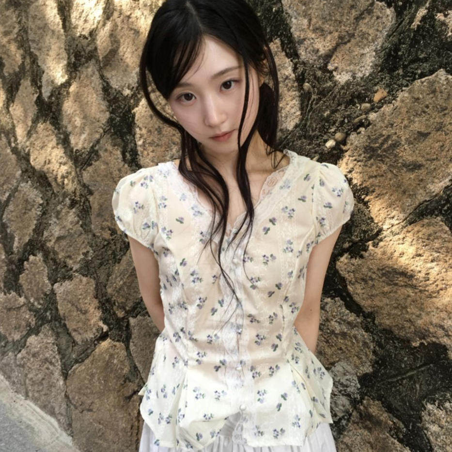 韩国代购直邮2026夏Daybin法式甜辣风V领蕾丝碎花衬衫泡泡袖收腰