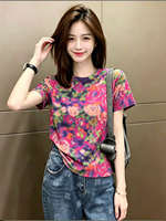 Short-sleeved T-shirt for women in summer, loose and high-end with a blend of colors, 2026 new style printed and good-looking top for summer wear thumbnail 4