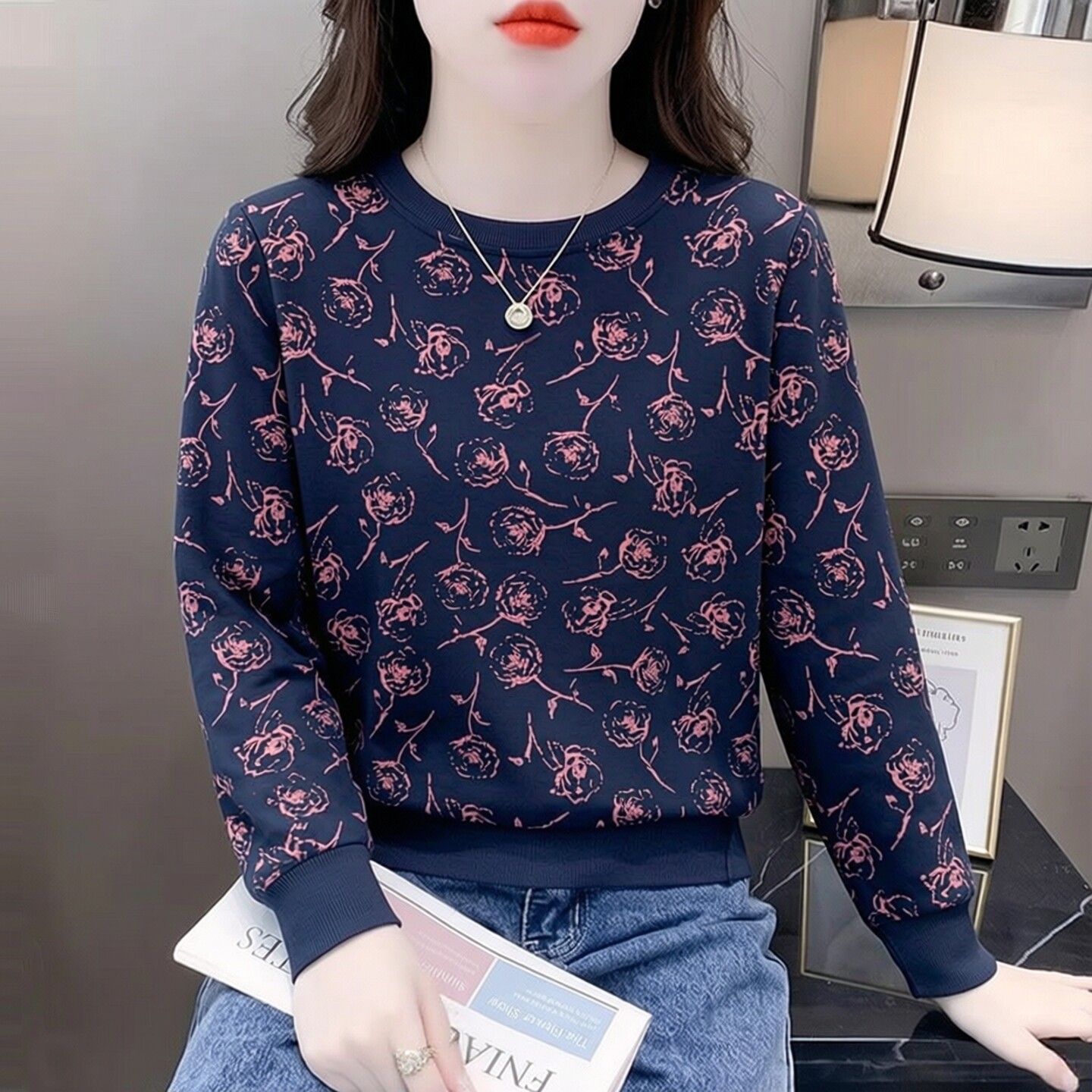 欧货独特巨好看卫衣女2026新款秋季圆领长袖上衣女装印花漂亮外套