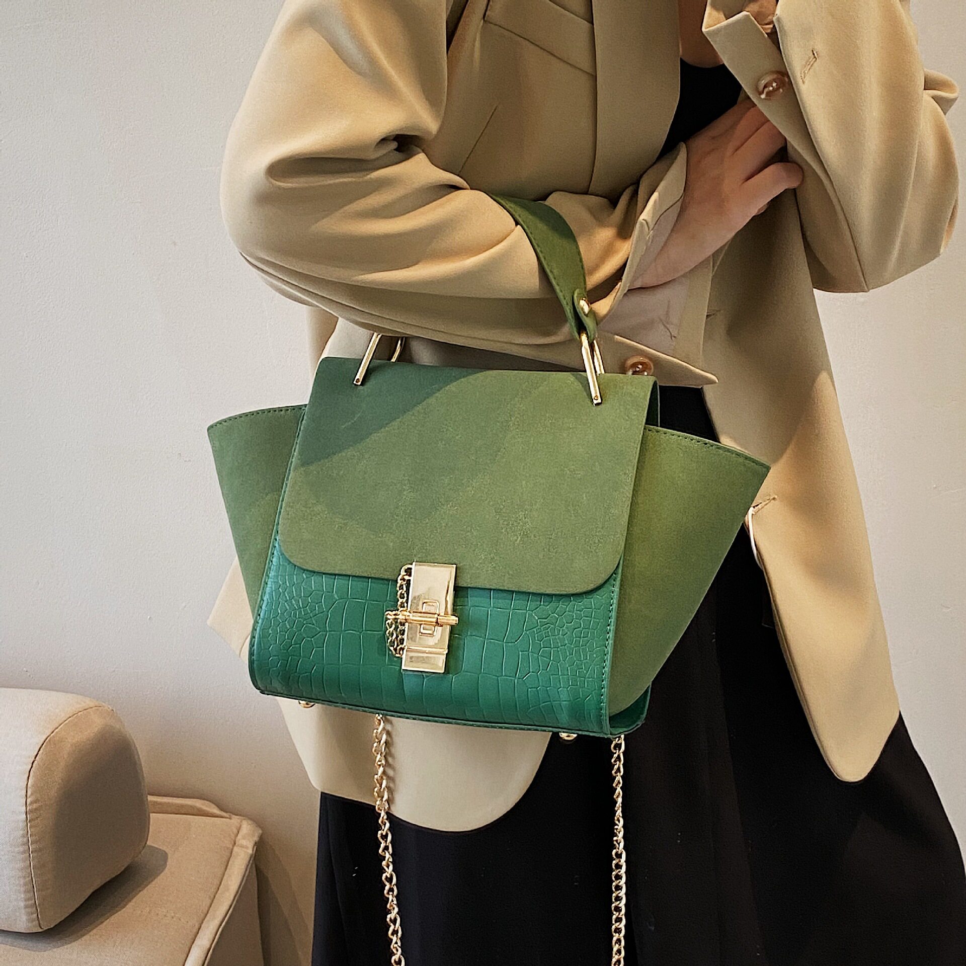 复古小众设计包包2022秋冬新款女包流行百搭链条斜挎包手提翅膀