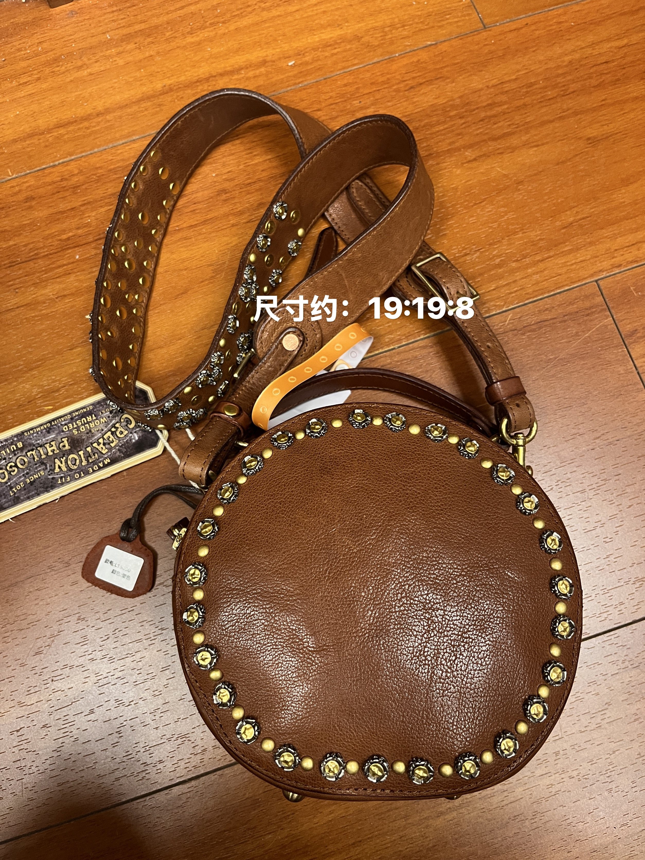 制道洗水重工铆钉款圆饼包手提单肩斜挎包休闲轻便宽肩带L16050