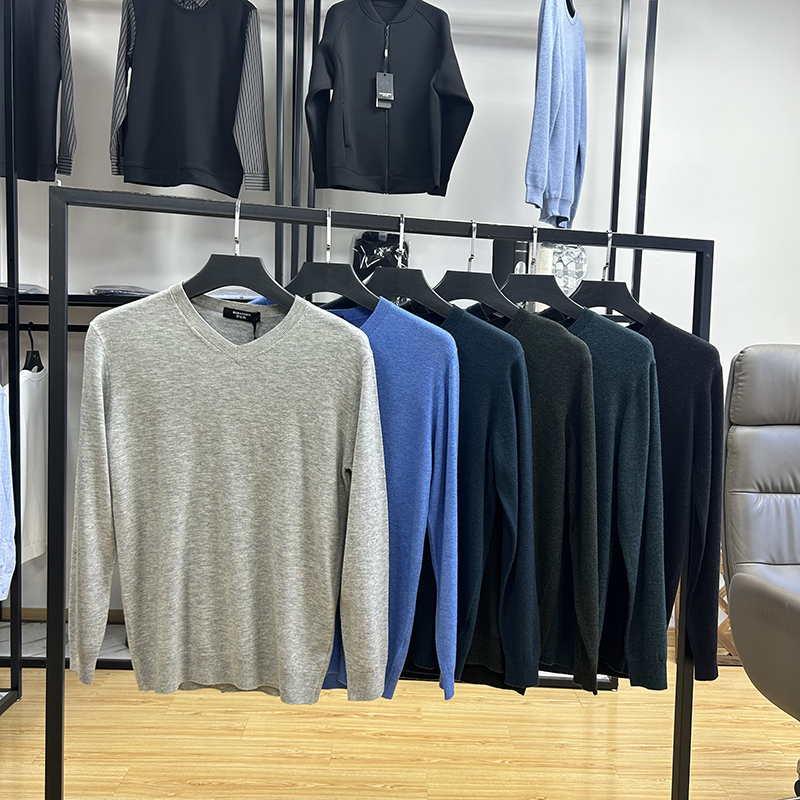 羊毛料V领纯色修身通勤针织衫秋冬季男士时尚百搭休闲打底毛衣