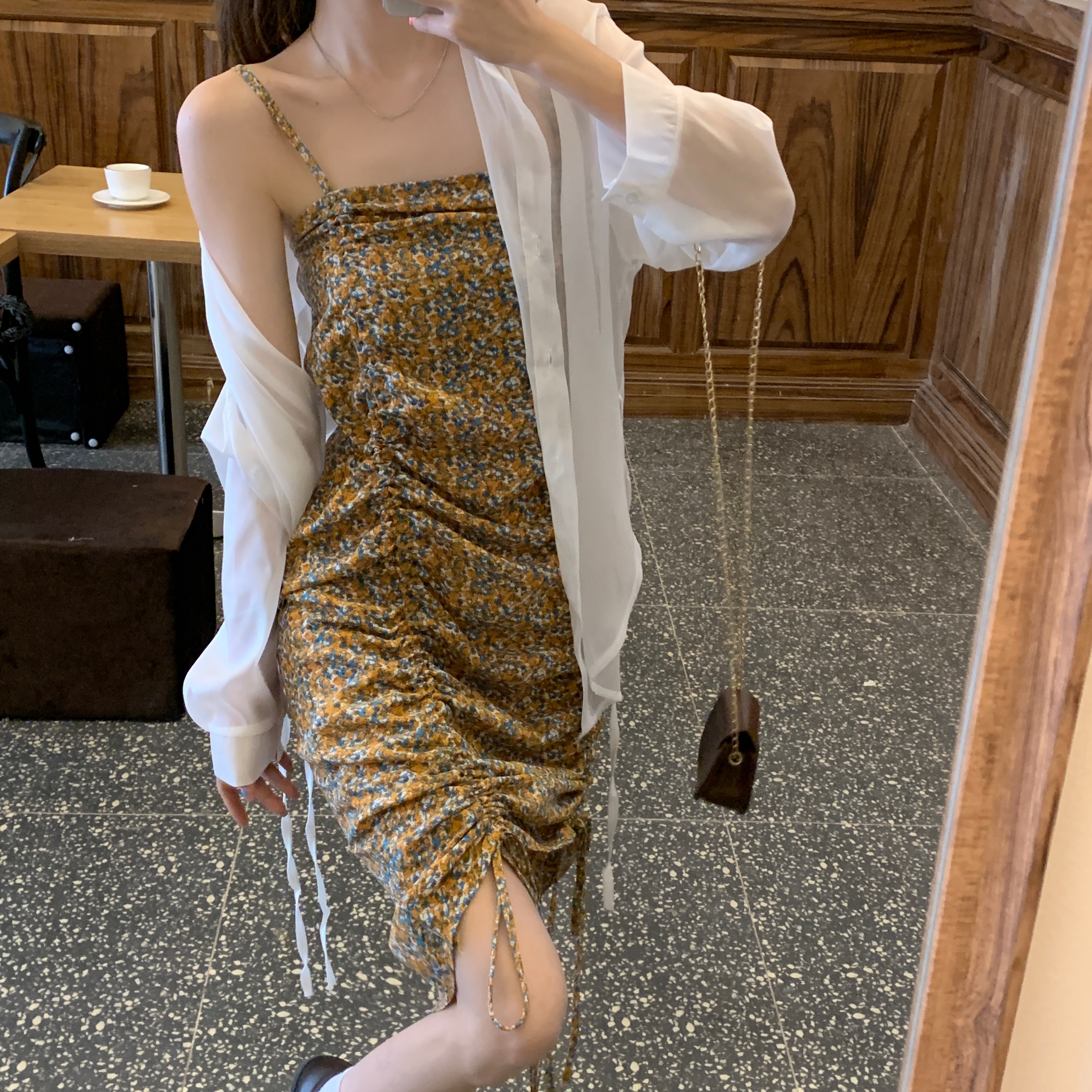 Real shot ins new French drawstring floral suspender dress + western Chiffon white bandage sunscreen shirt