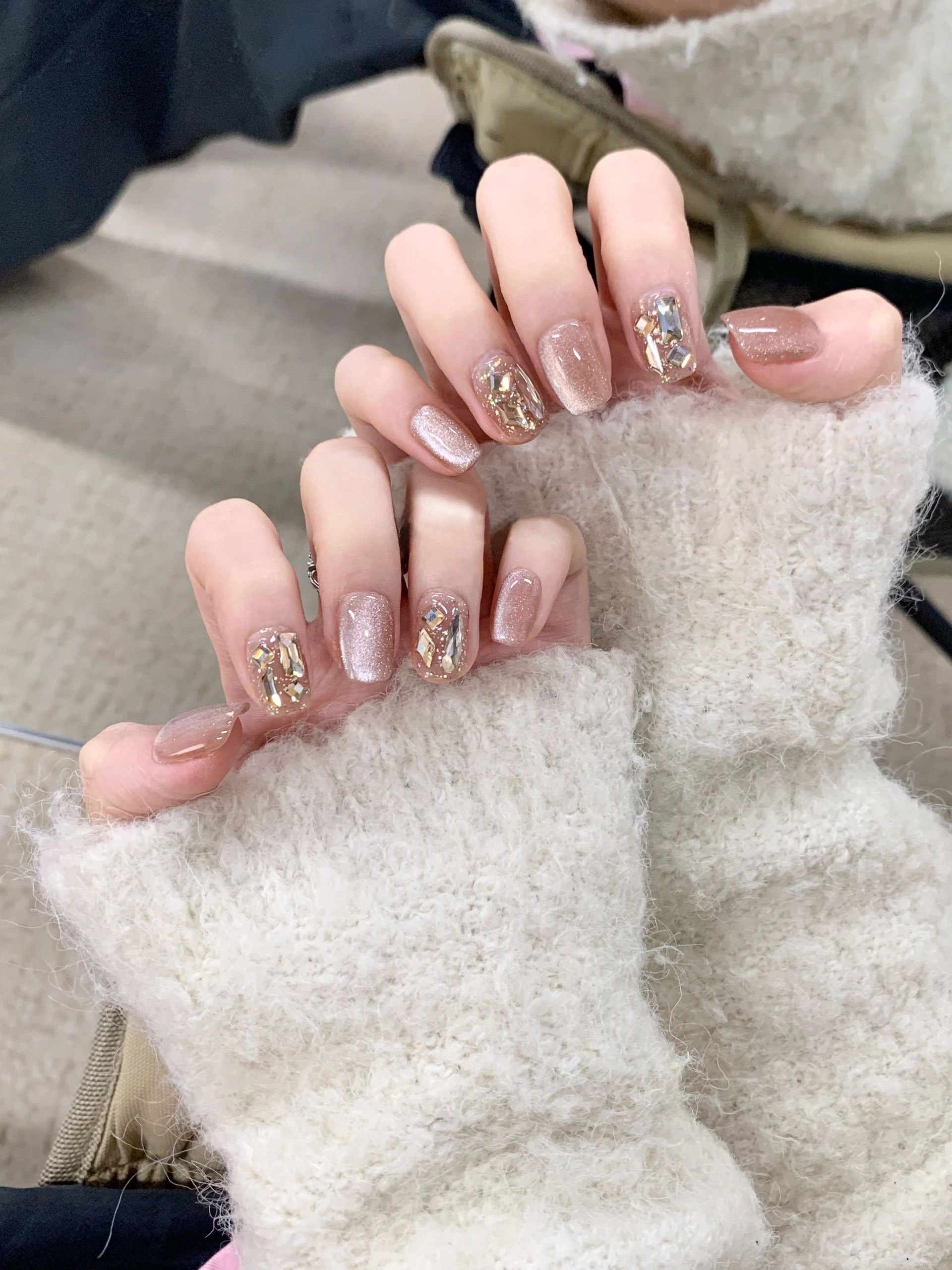 网红玻璃珠猫眼纯手工穿戴甲2025年新款高级感短款显白定制美甲