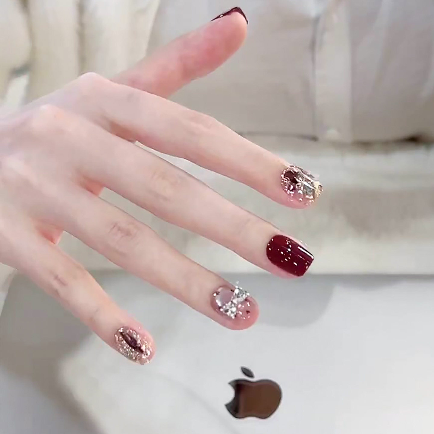 2025年新款蝴蝶结红波点网红显白美甲穿戴甲纯手工高级感短款定制,彩妆/香水/美妆工具,穿戴甲/甲片,淘宝优惠券,粉丝福利购,淘宝优惠卷