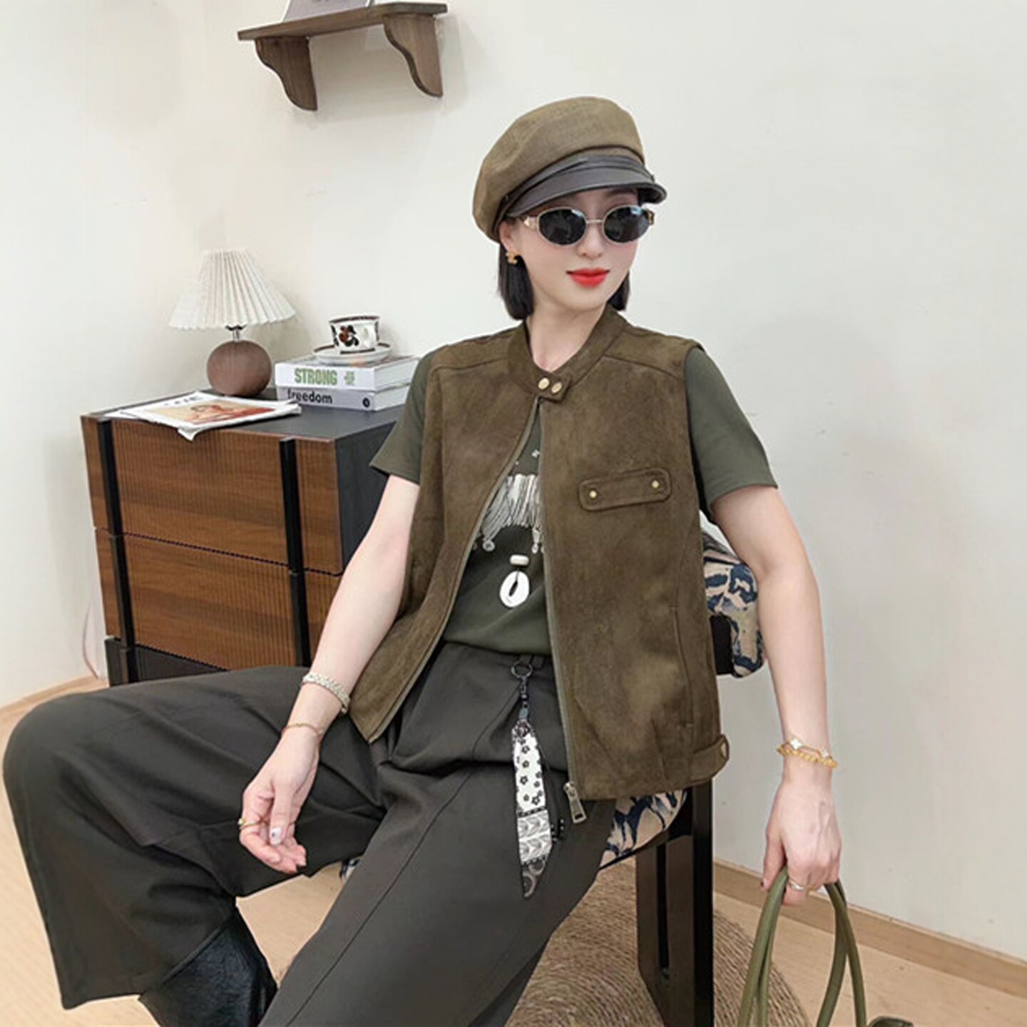 2026年秋季新款商场同款麂皮绒立领女背心软壳马甲