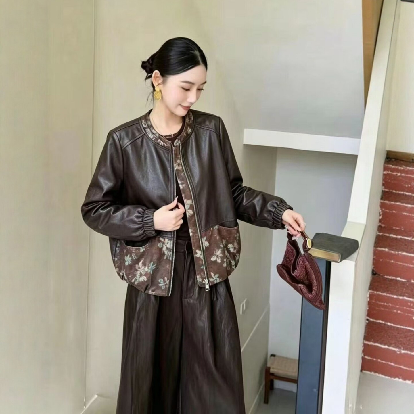商场同款复古印花拼接PU皮夹克女