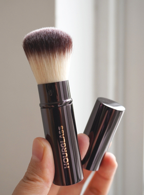 Hourglass便携款腮红刷轮廓刷可伸缩带盖粉饼刷软毛不扎脸化妆刷