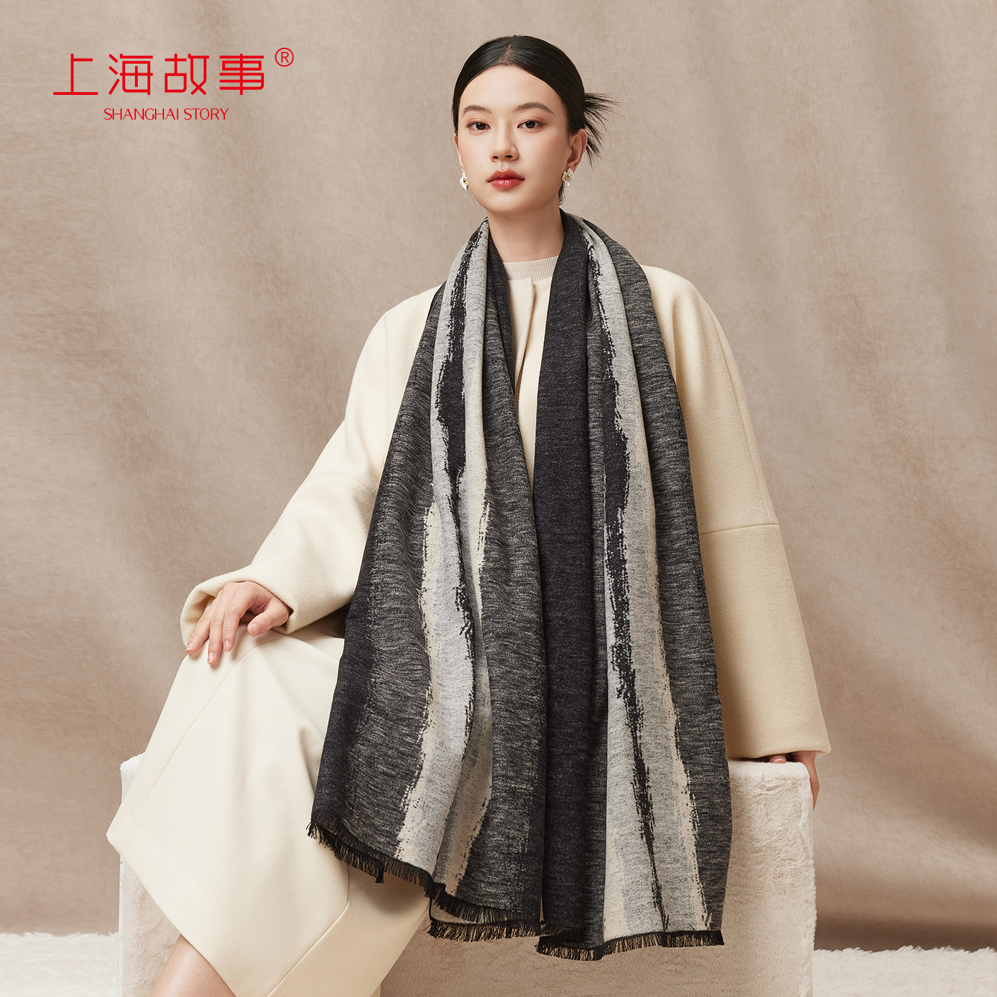 上海故事2025秋冬新款桑蚕丝围巾真丝绒保暖披肩加厚妈妈款礼盒装