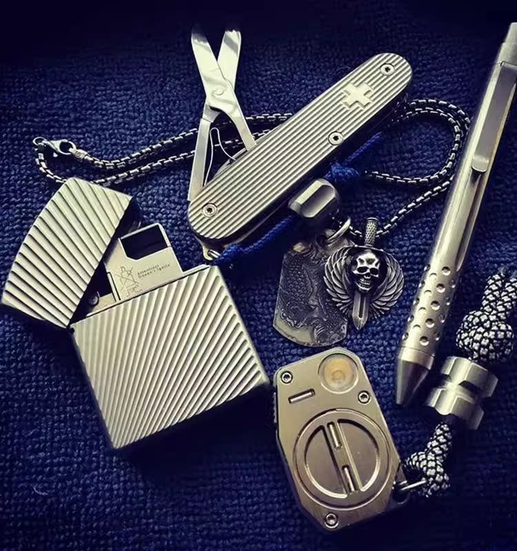 户外求生多功能组合工具打火机不锈钢内胆机芯可装糖果盒药丸罐