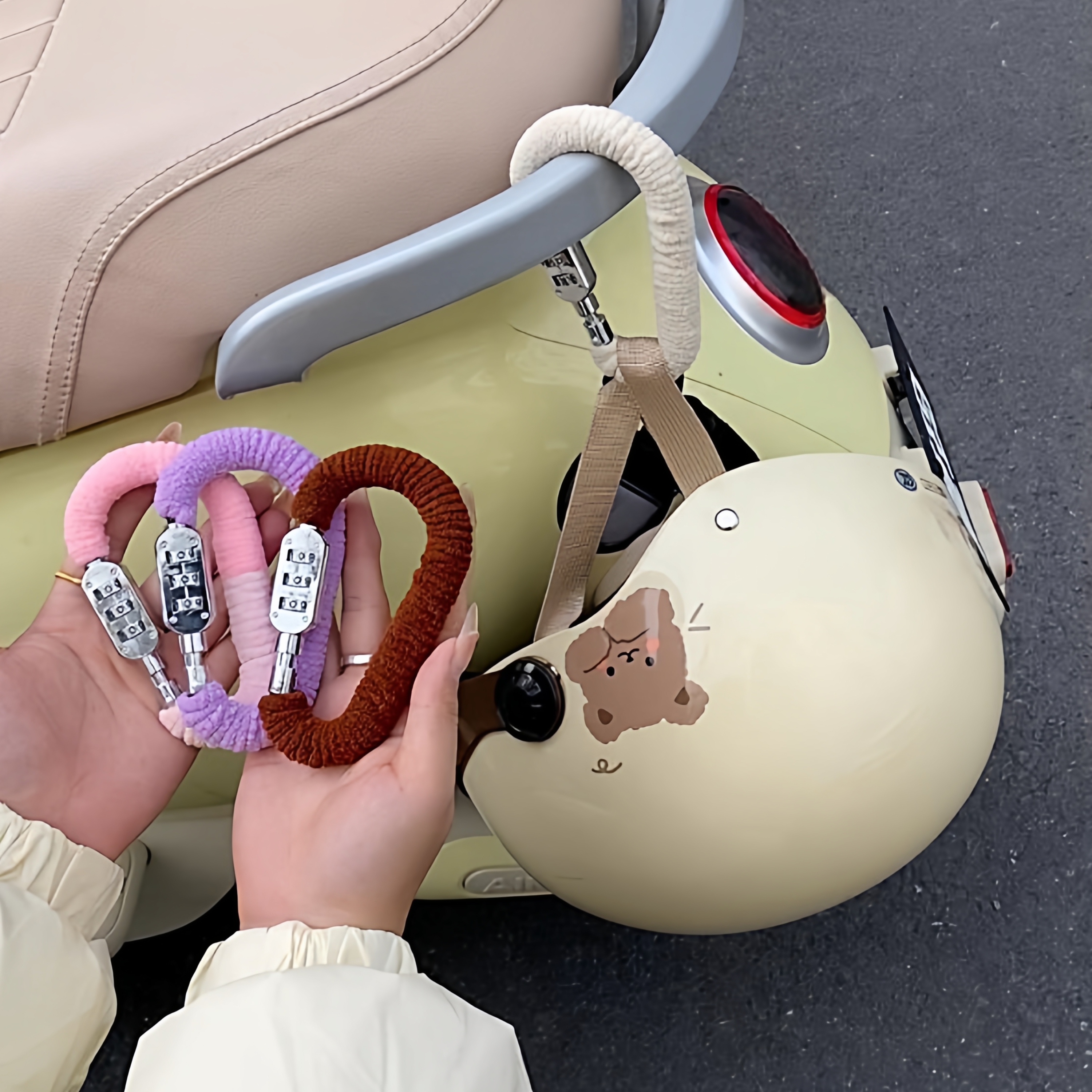 电动车头盔防盗锁车后座安全固定