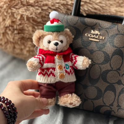 圣诞红毛衣达菲熊斗篷雪莉玫挂件