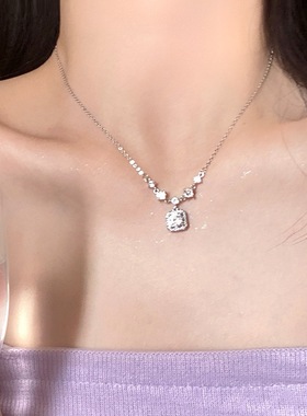 怦然心动/轻奢风闪钻方块吊坠项链女款2025新款高级感气质锁骨链