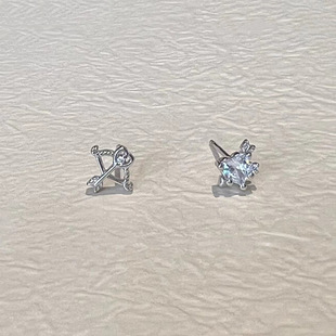 怦然心动\\925纯银爱心不对称丘比特之箭耳钉女气质轻奢闪钻一箭