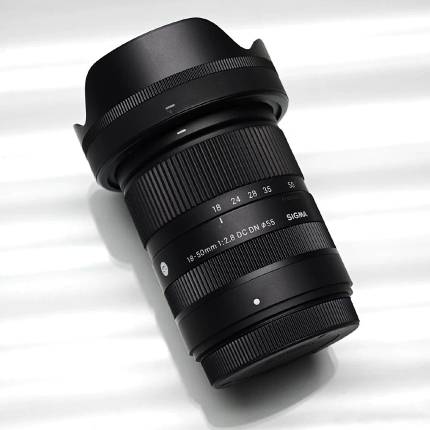 适马18-50mm F2.8 DC DN半画幅大光圈标准变焦镜头