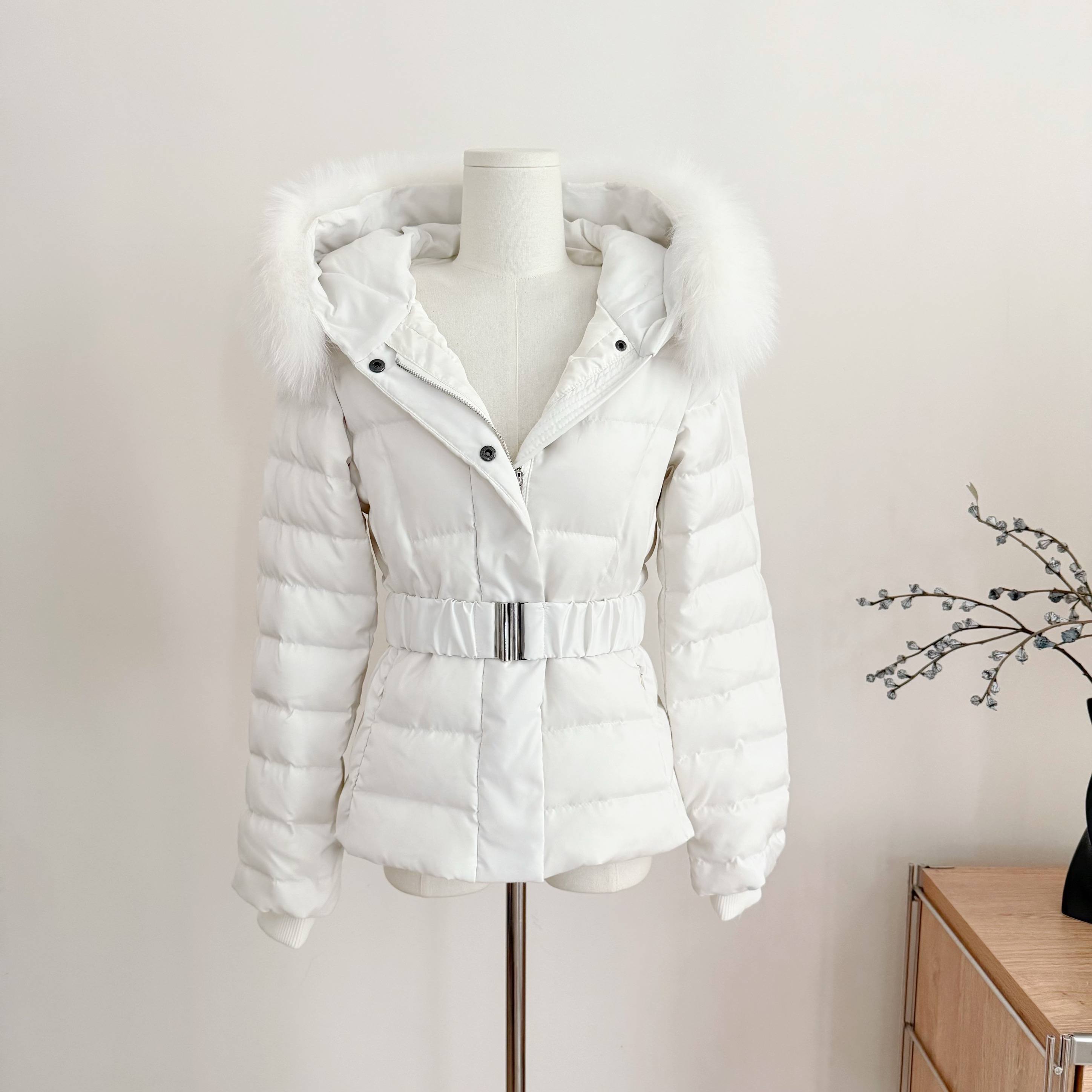 易梦玲同款貉子毛领90白鸭绒服