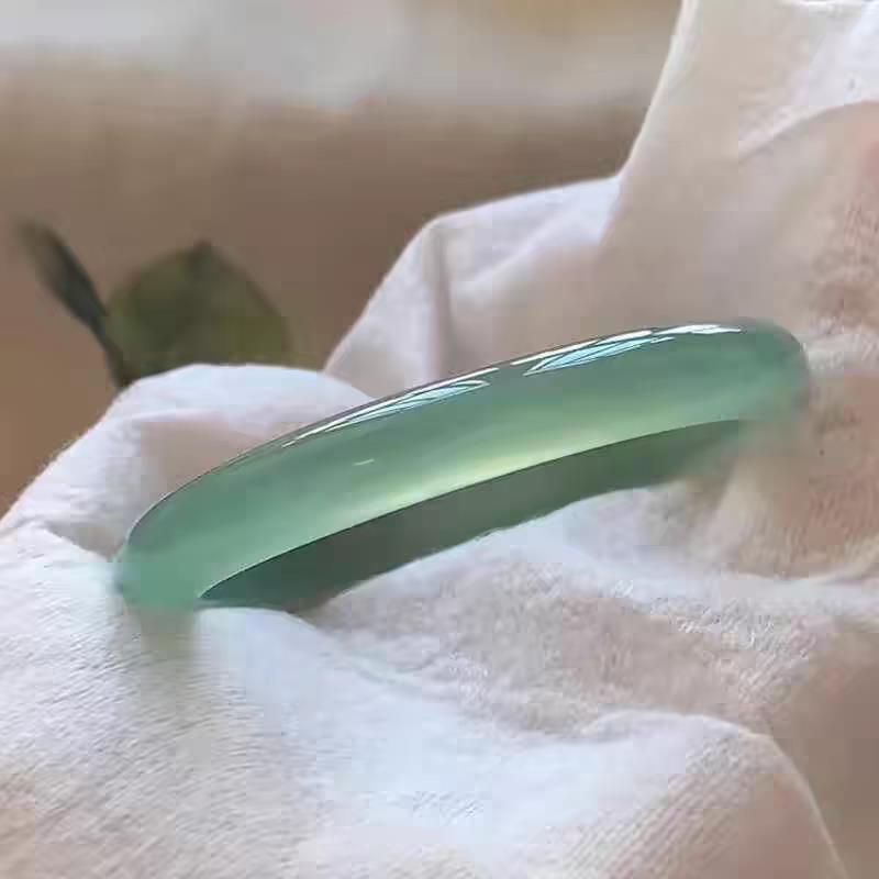 天然冰种翡翠色手镯远山黛玉髓手镯油青祖母绿玛瑙镯子送女友礼物