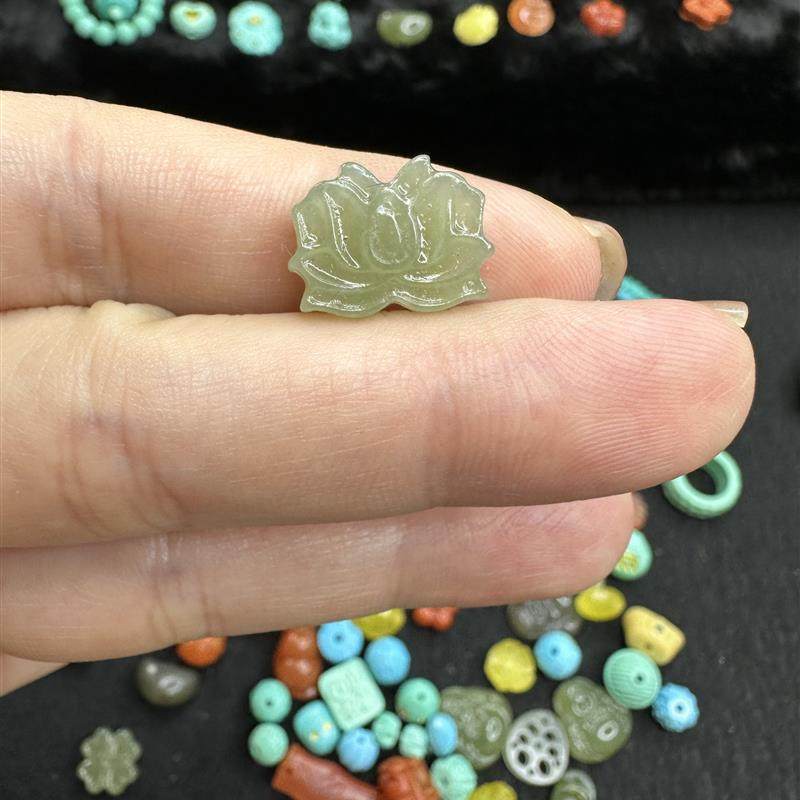 天然和田玉荷花背云和田玉莲花通孔青海料 立体 国风花牌挂件