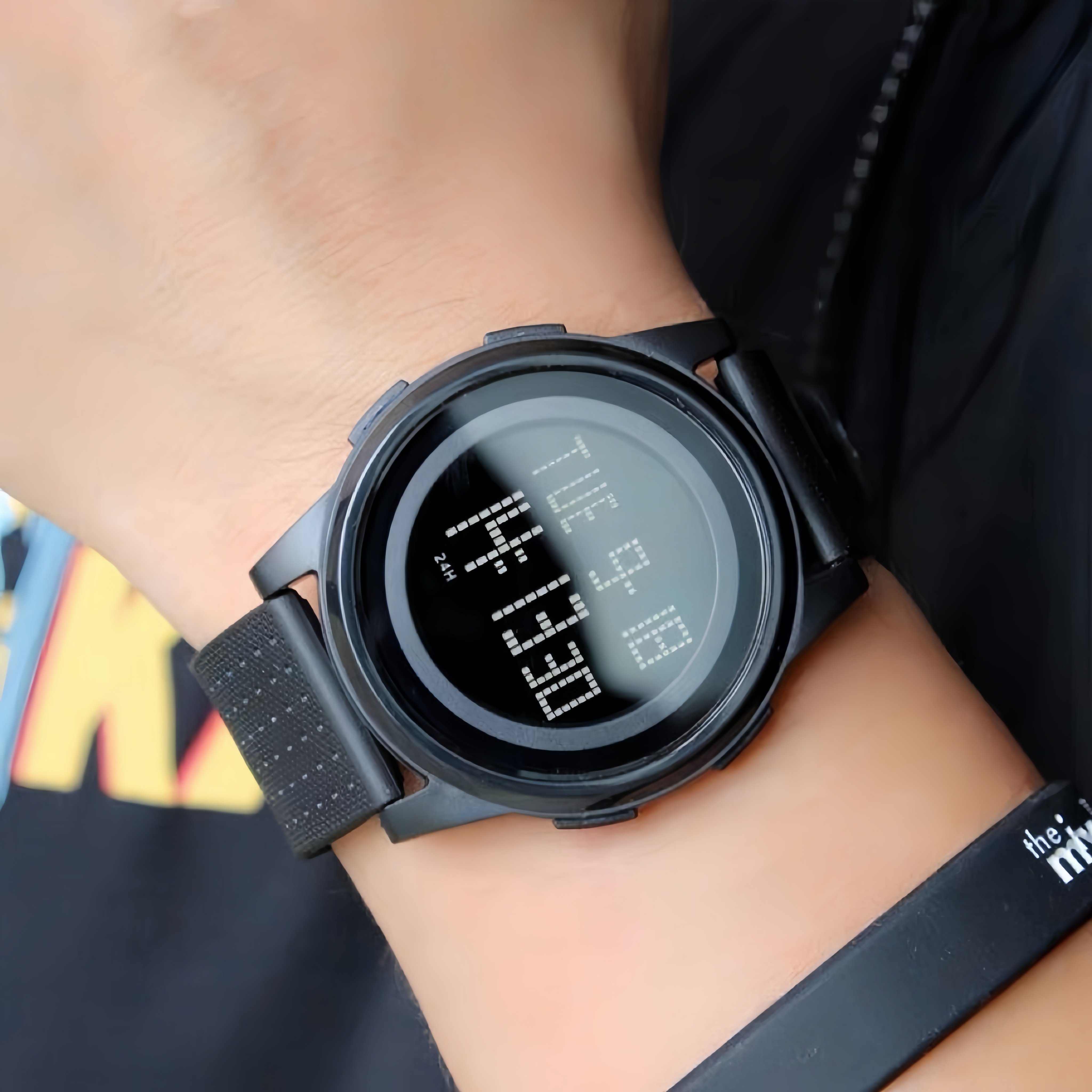 时尚轻薄潮流户外运动防水男女士电子表夜光多功能数字式学生手表