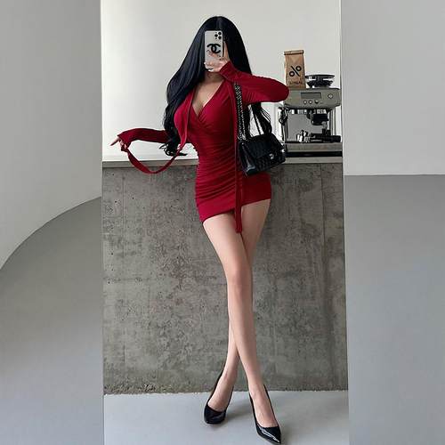 性感褶皱收腰系脖飘带包臀连衣裙