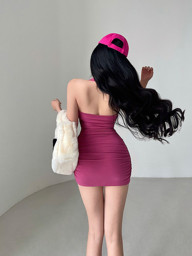 性感挂脖连衣裙包臀短裙含胸垫