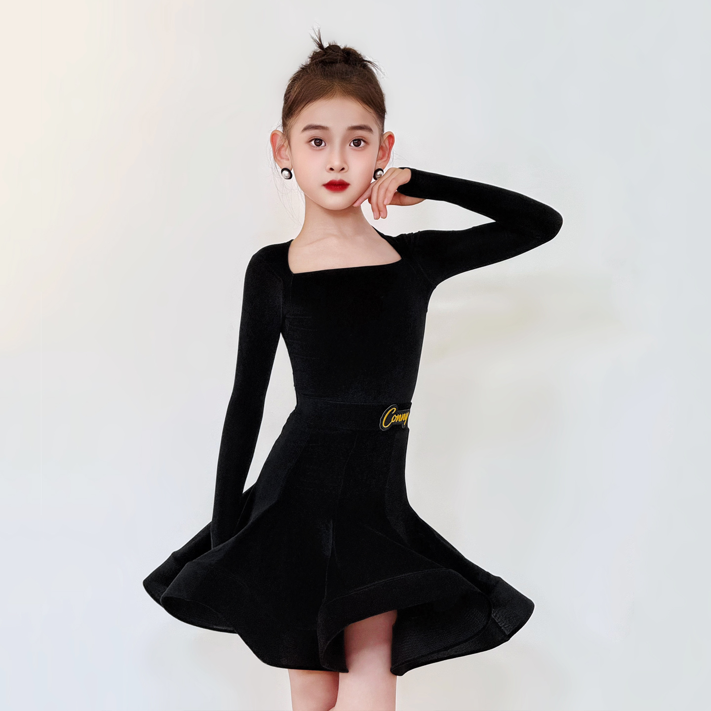 康尼拉丁舞服女童新款丝绒专业少儿标准舞蹈表演出比赛规定服套装
